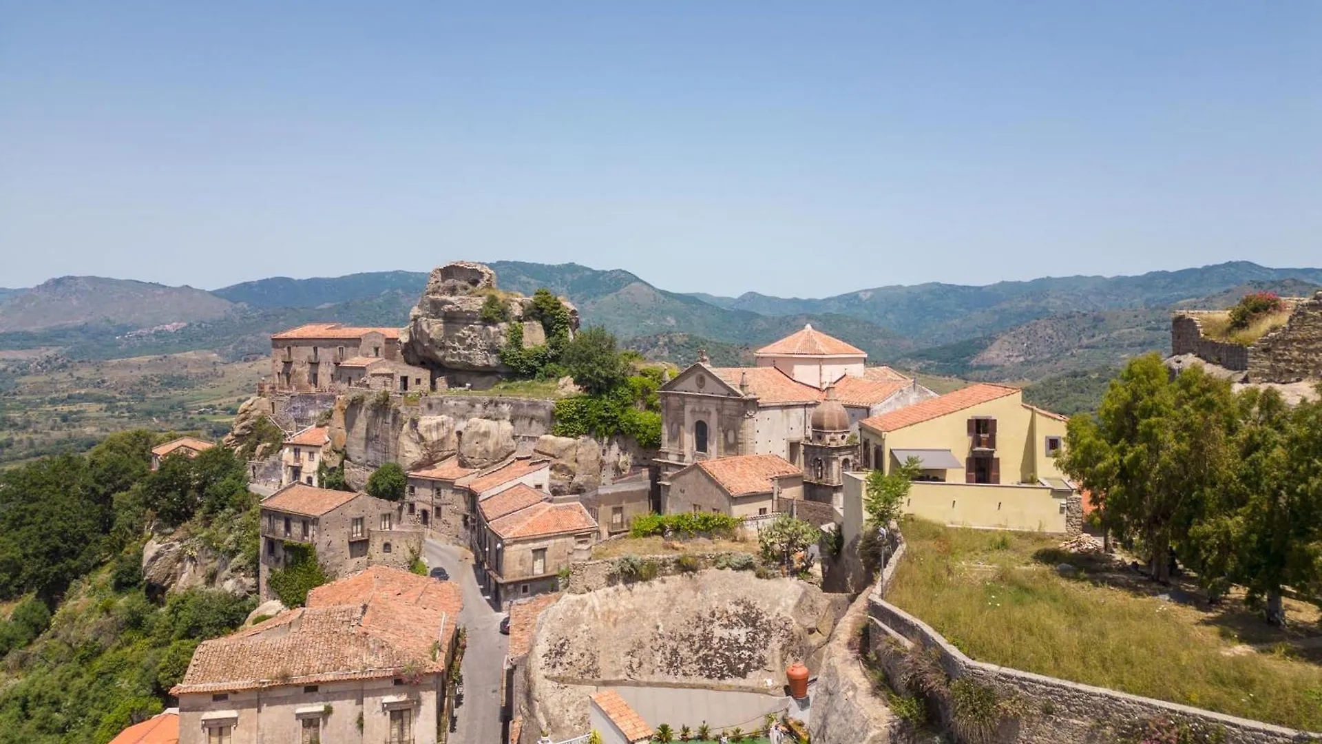 ***  La Dimora Del Castelluccio Bed & Breakfast Castiglione De Sicilia Italy